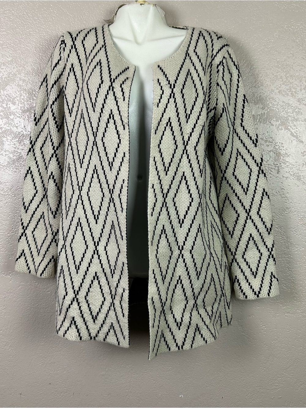 Olivers Cream and Black Diamond-Pattern Open Cardigan